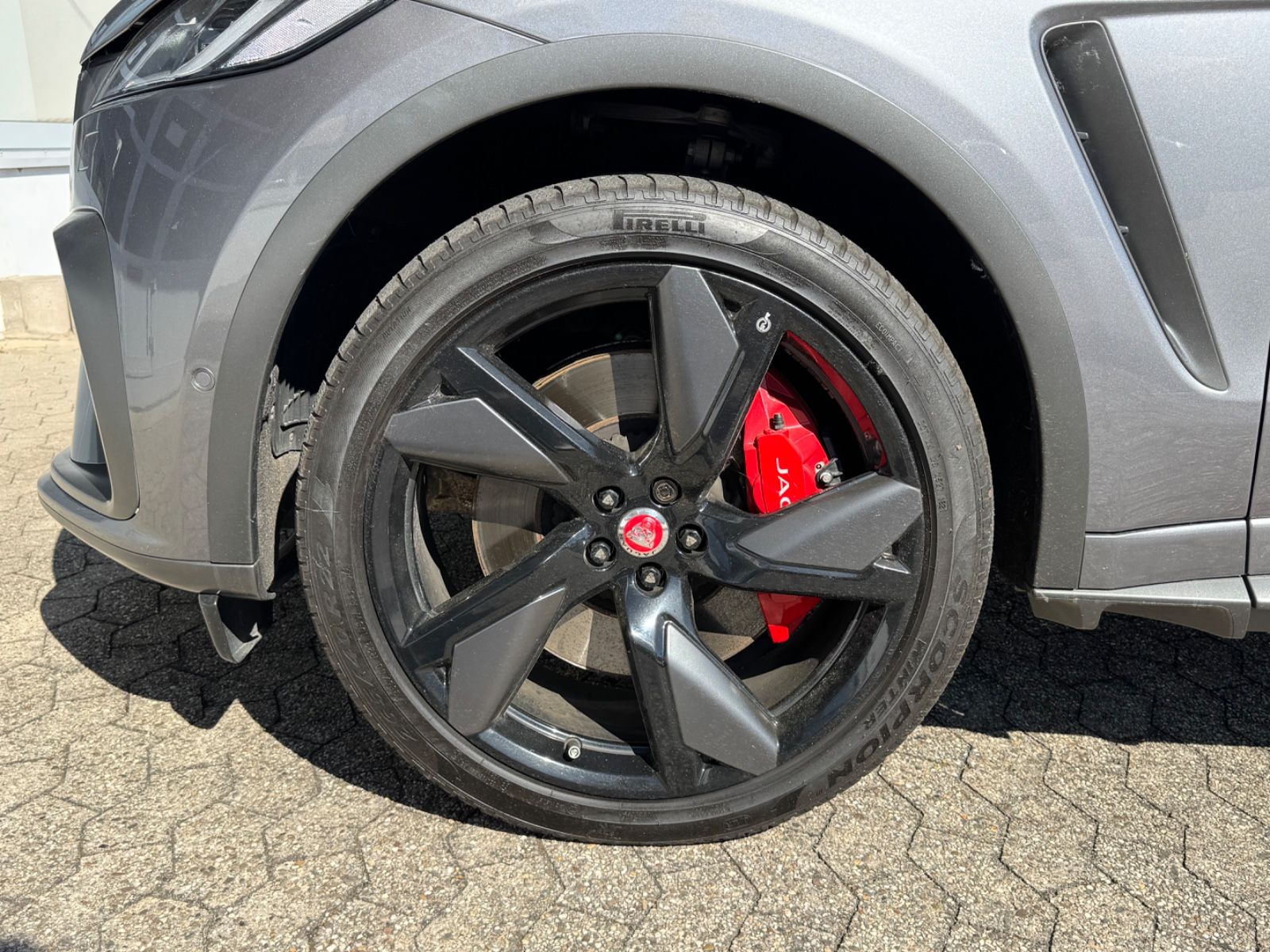 Fahrzeugabbildung Jaguar F-PACE SVR /PANO/MERIDIAN/360°KAM/HUD/AMBIENTE