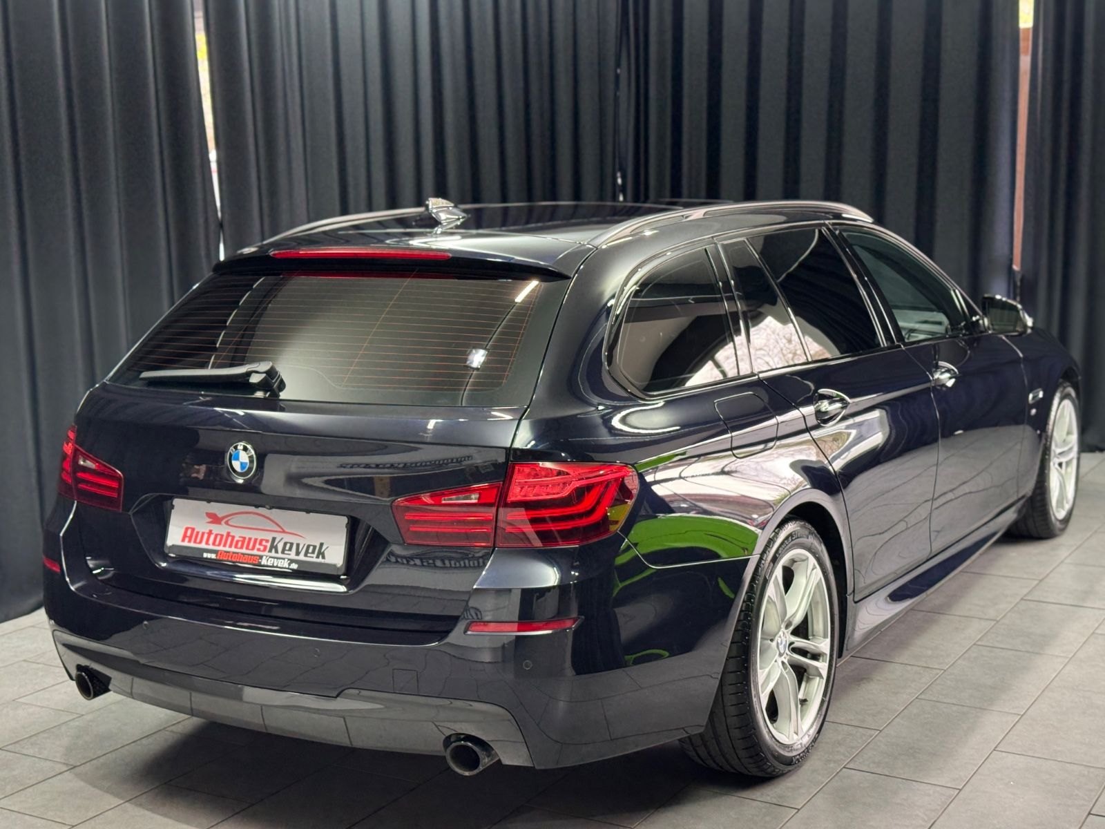 Fahrzeugabbildung BMW 535 d xDrive Touring|KOMFORTSITZE|PANO|M-PAKET|