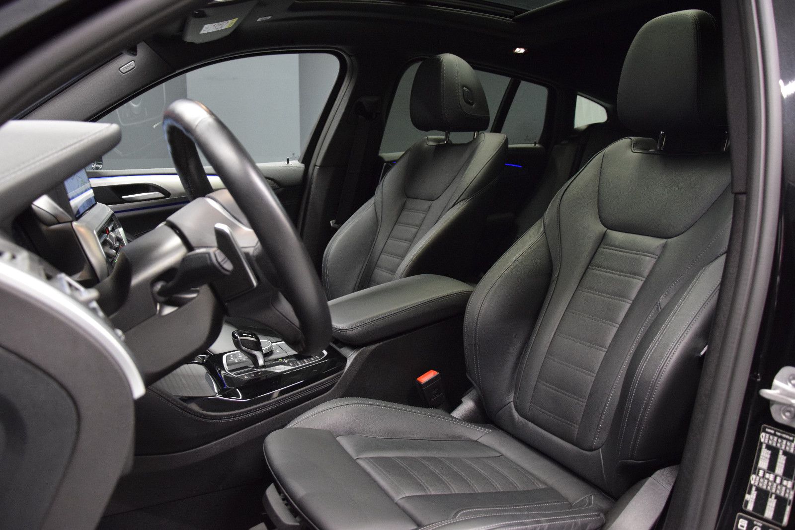 Fahrzeugabbildung BMW X4 xDrive 30 d M Sport ACC Pano Leder AHK STHZ