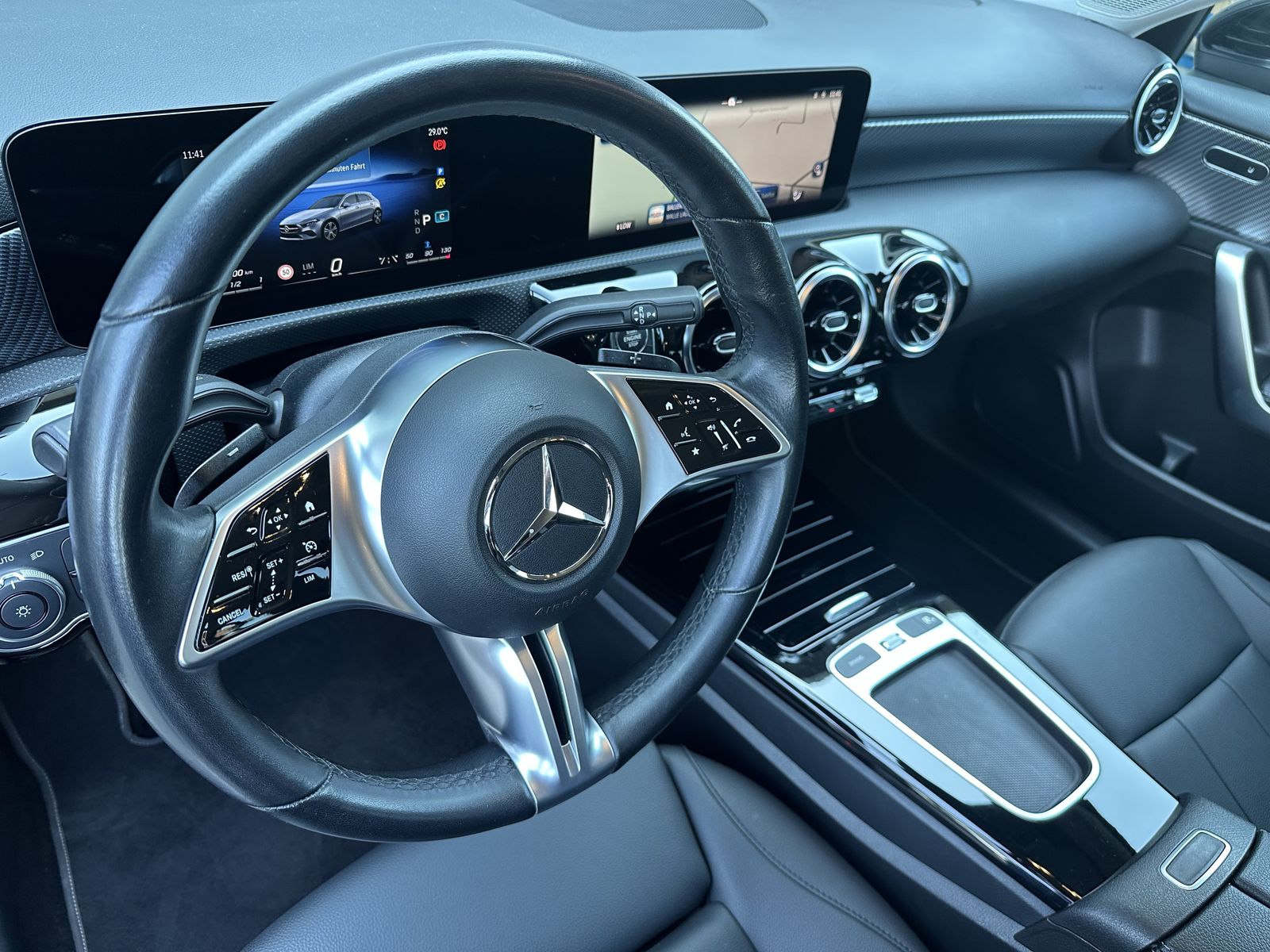 Fahrzeugabbildung Mercedes-Benz A 200d Progressive Advanced NAV+LED+KAM+AHK+WIDE