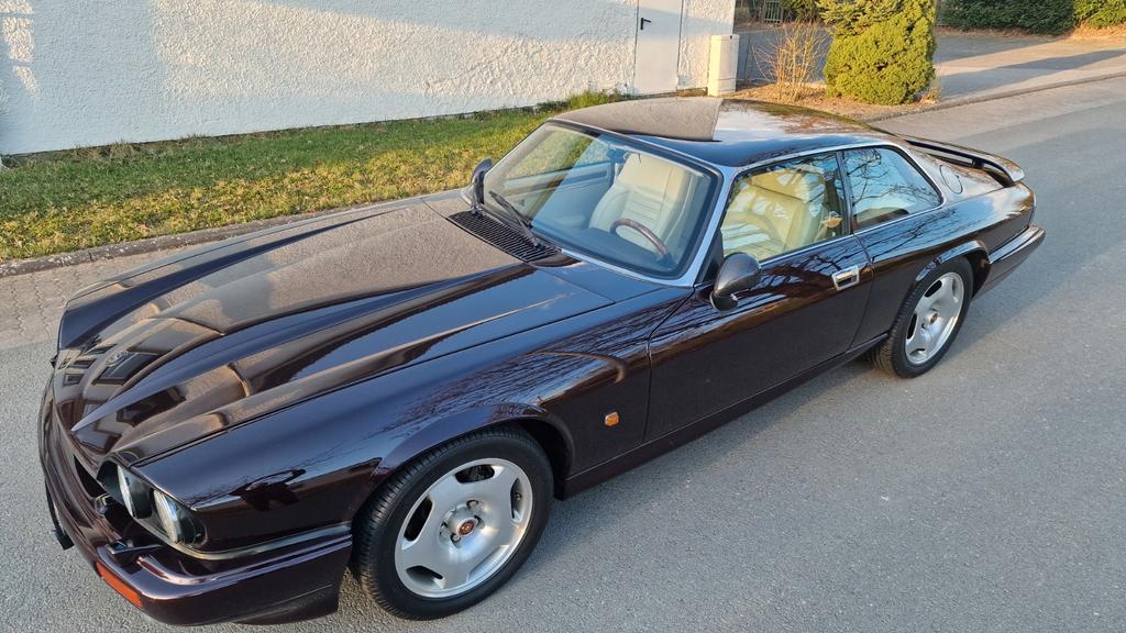 Jaguar XJR