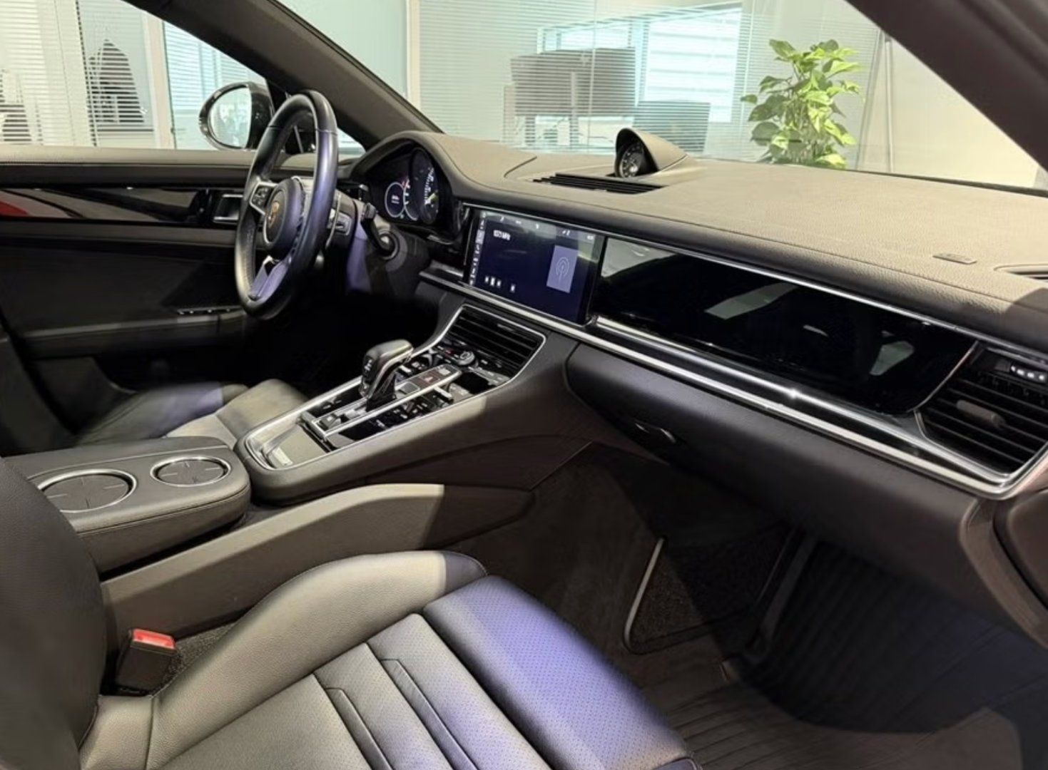 Porsche Panamera 4 E-Hybrid foto 3