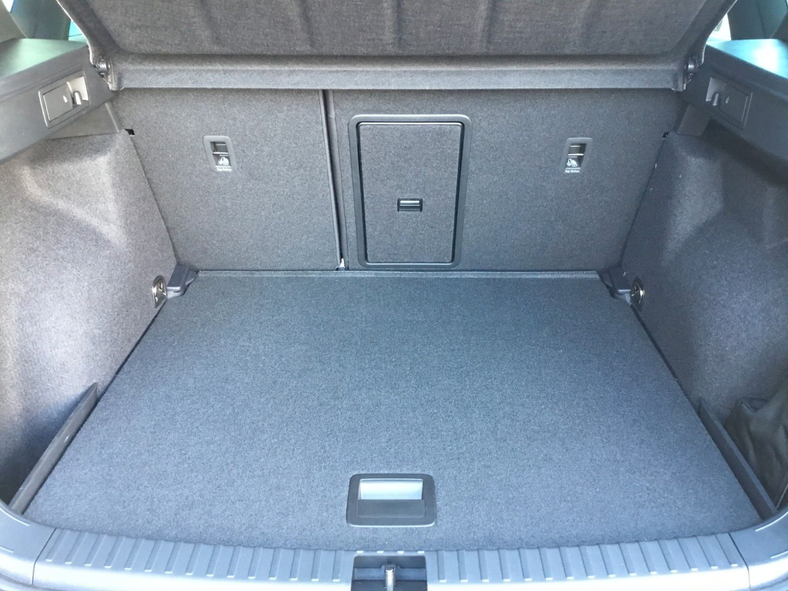Fahrzeugabbildung CUPRA Ateca 2.0 TSI 4Drive DSG+Pano+AHK+19"+ACC+LED
