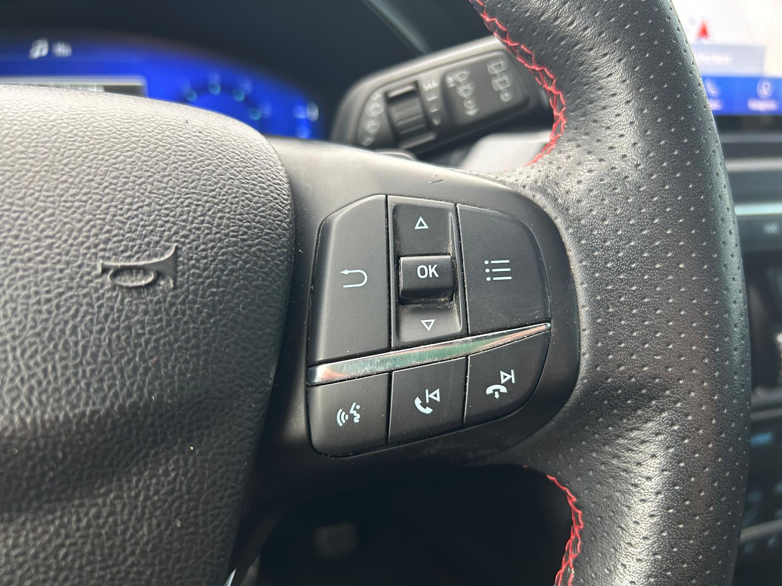 Ford Focus Turnier 1.5 ST-Line X *LED*APP*TEMP*SHZ*18