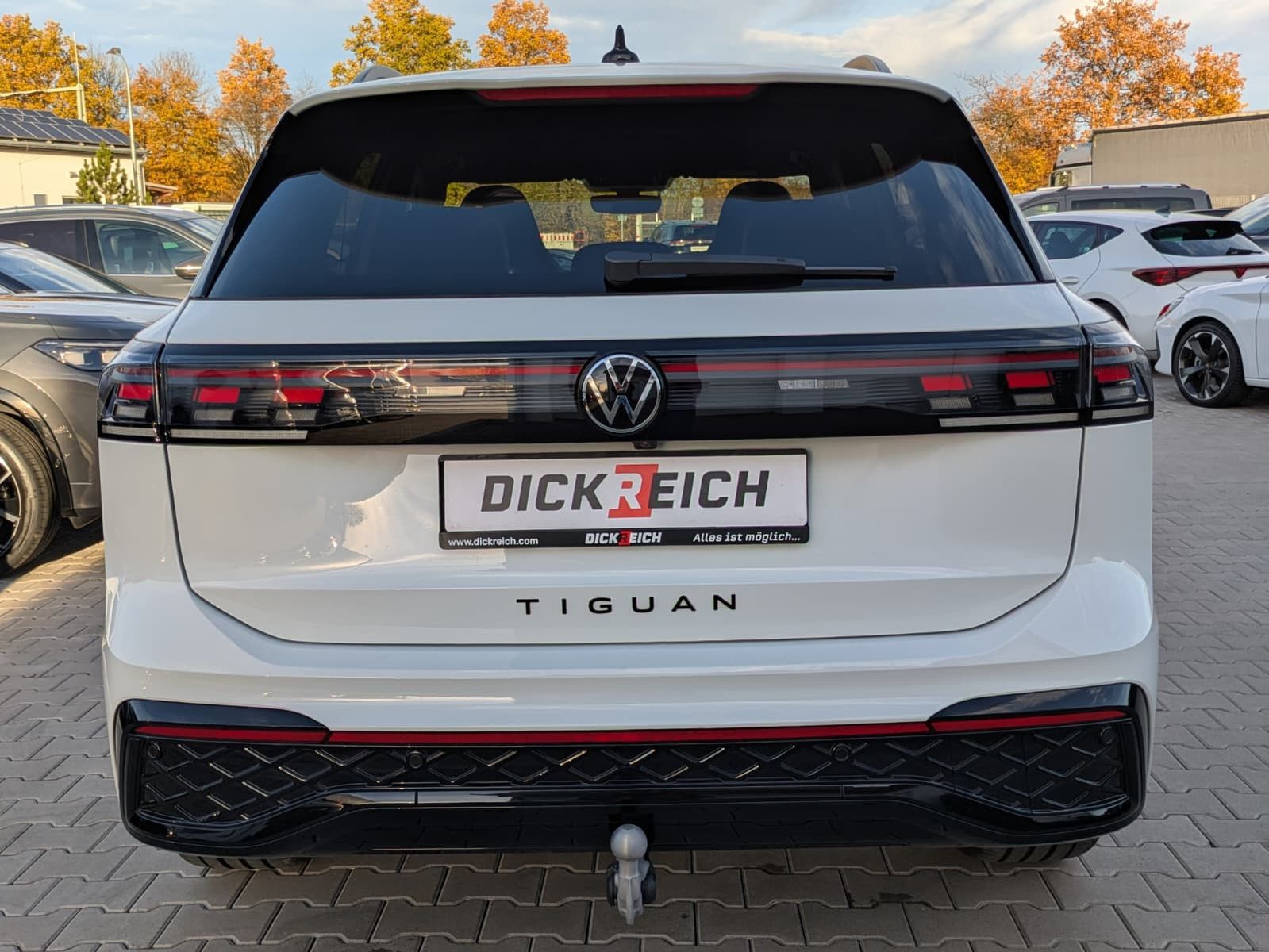 Fahrzeugabbildung Volkswagen Tiguan 2.0 TDI 4M R-Line PANO*H&K*AHK*MATRIX*20"