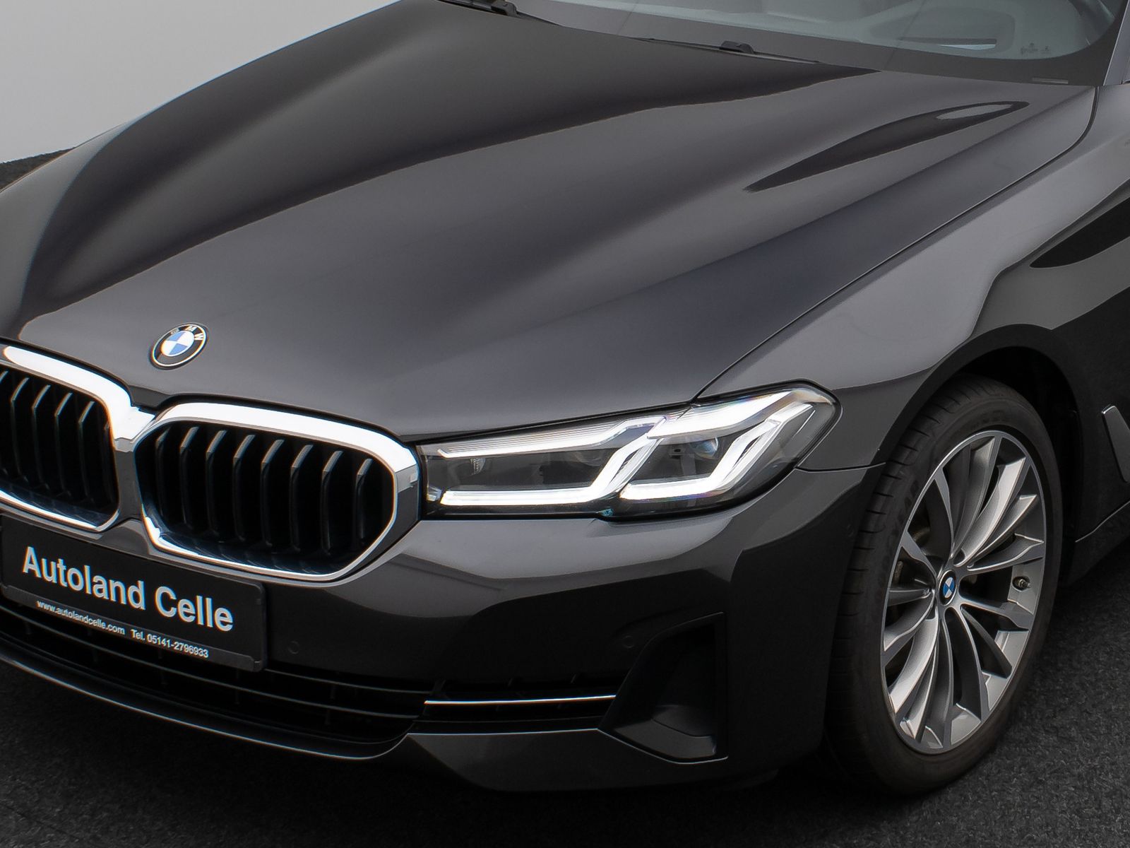 Fahrzeugabbildung BMW 520d xD Kamera HUD DAB H/K Fernlichtassist Alarm
