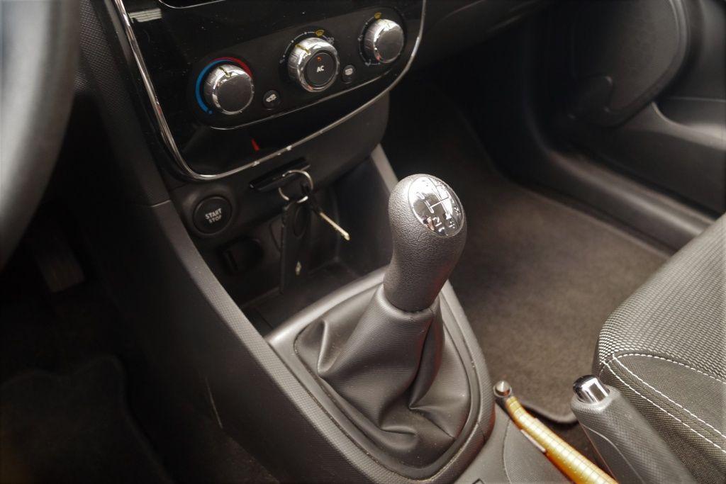 Renault Clio 2014 — фото 16
