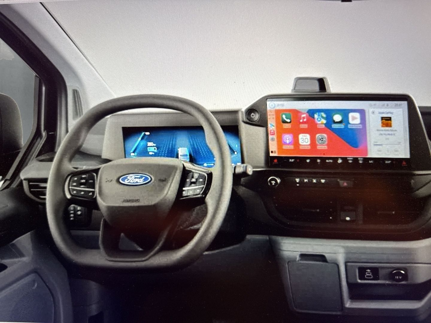 Fahrzeugabbildung Ford Tourneo Custom E-KOMBI 9.Sitzer - Automatik - E-
