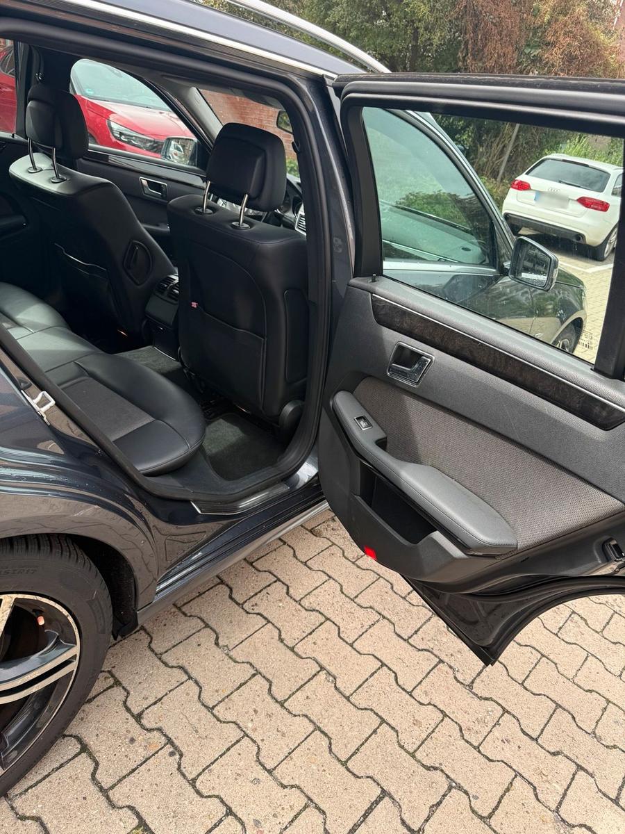 Mercedes-Benz E200 2011 — photo 11