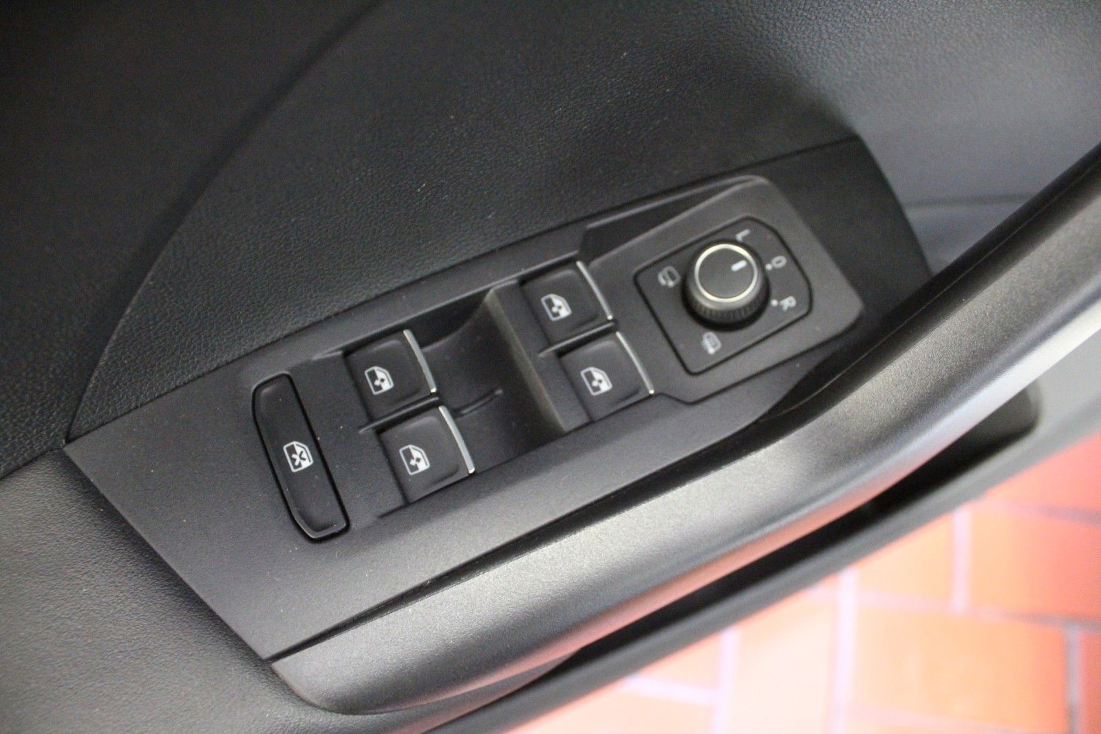 Fahrzeugabbildung Volkswagen T-Cross 1.0 TSI DSG *Sitzhzg*Kamera*AHK