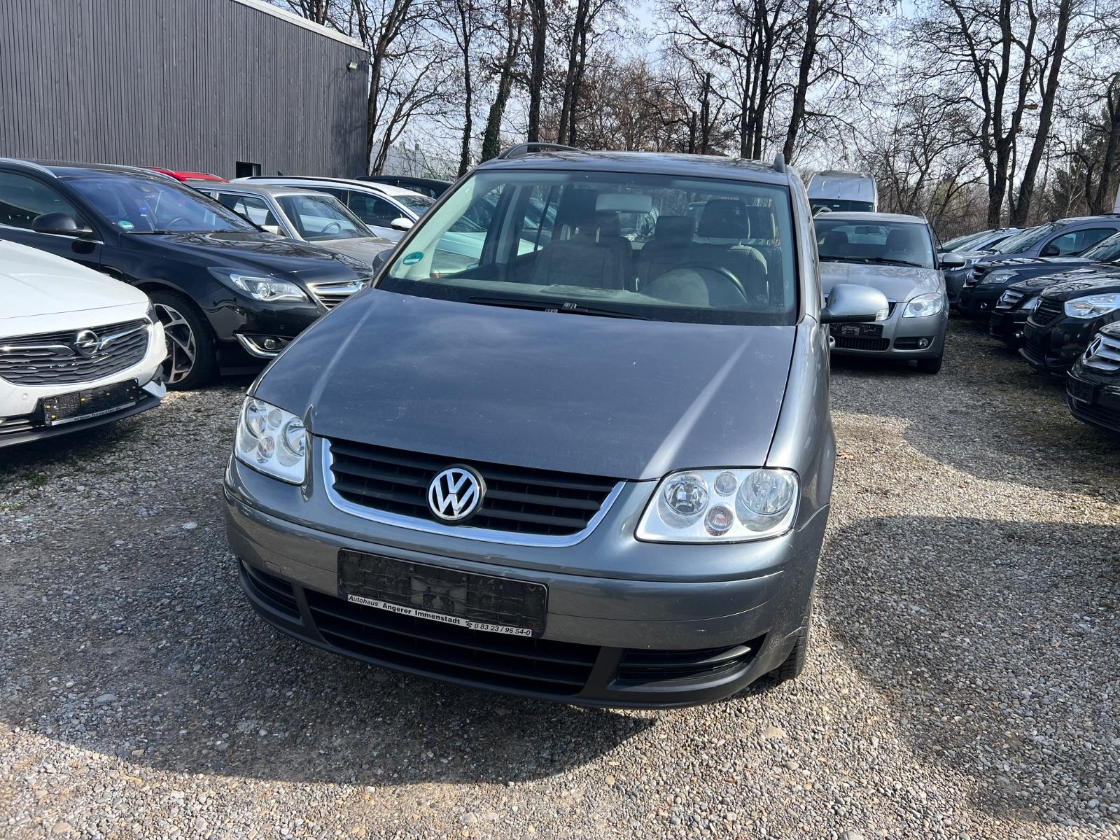 Volkswagen Touran 2006 — rear view
