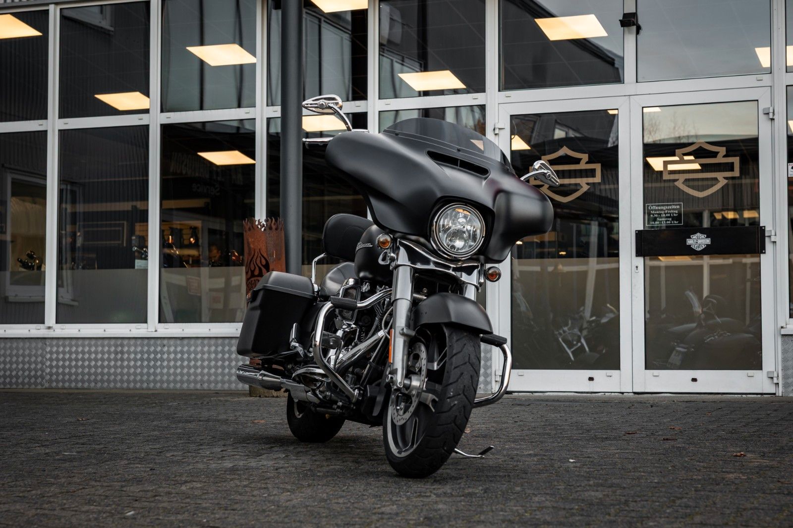 Fahrzeugabbildung Harley-Davidson FLHX Street Glide 103 cui - Vance & Hines - - -