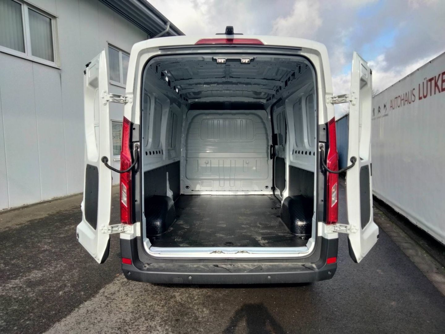 Fahrzeugabbildung Maxus Deliver9 2.0 Diesel Panel Van L3H2 FWD Base