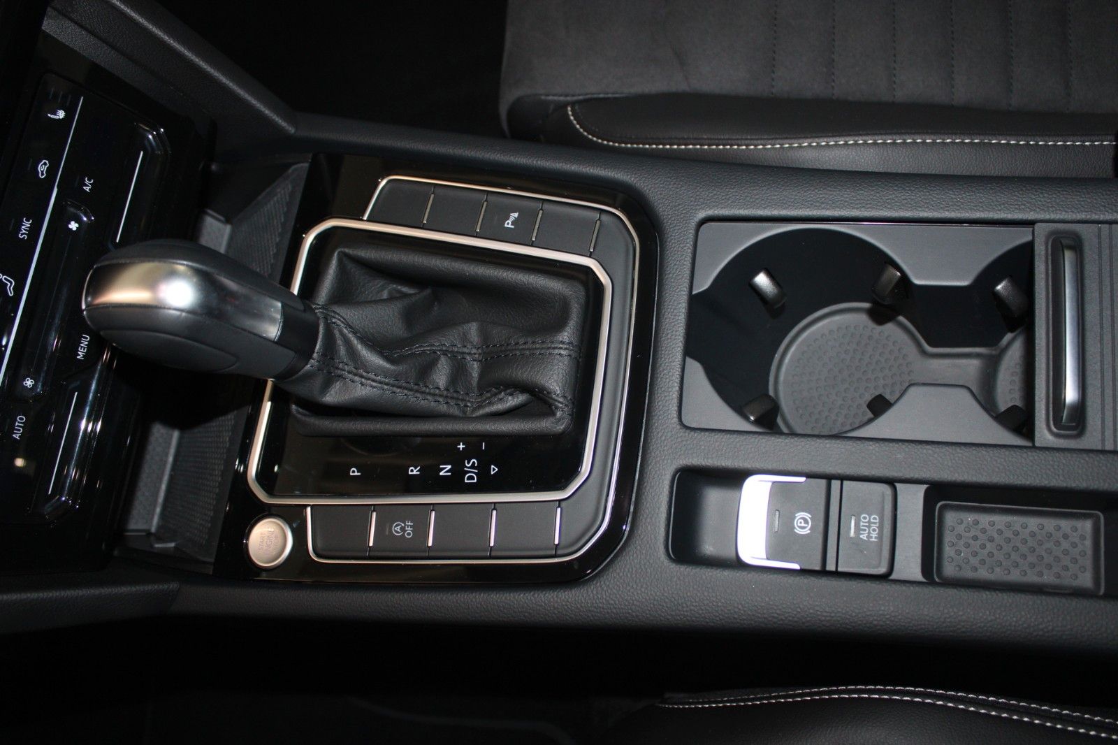 Fahrzeugabbildung Volkswagen Passat 2.0 TDI DSG Elegance LED CAM ACC NAVI uvm