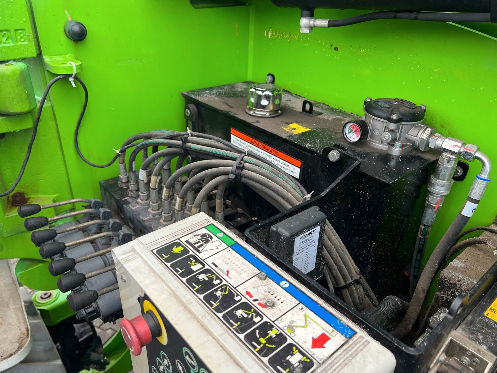 Fahrzeugabbildung Niftylift HR17 Hybrid 4X4 / 1.417h / 17m Arbeithöhe