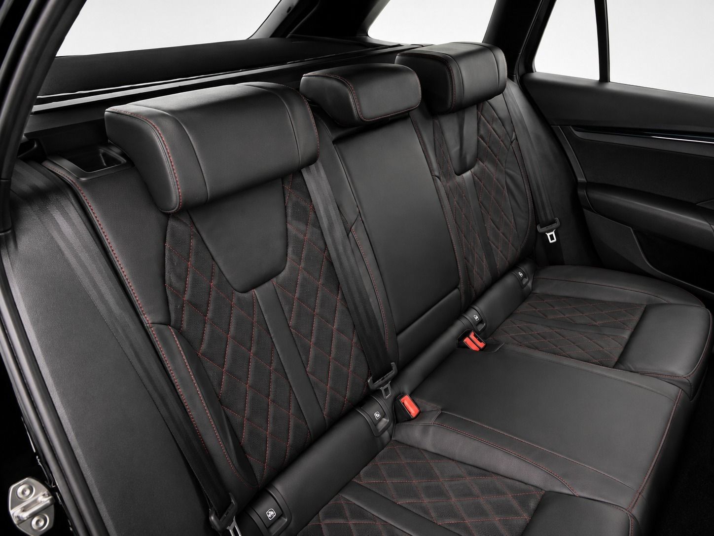 Fahrzeugabbildung SKODA Octavia Combi 20 RS Plus PANORAMA HEADUP 19-ZOLL