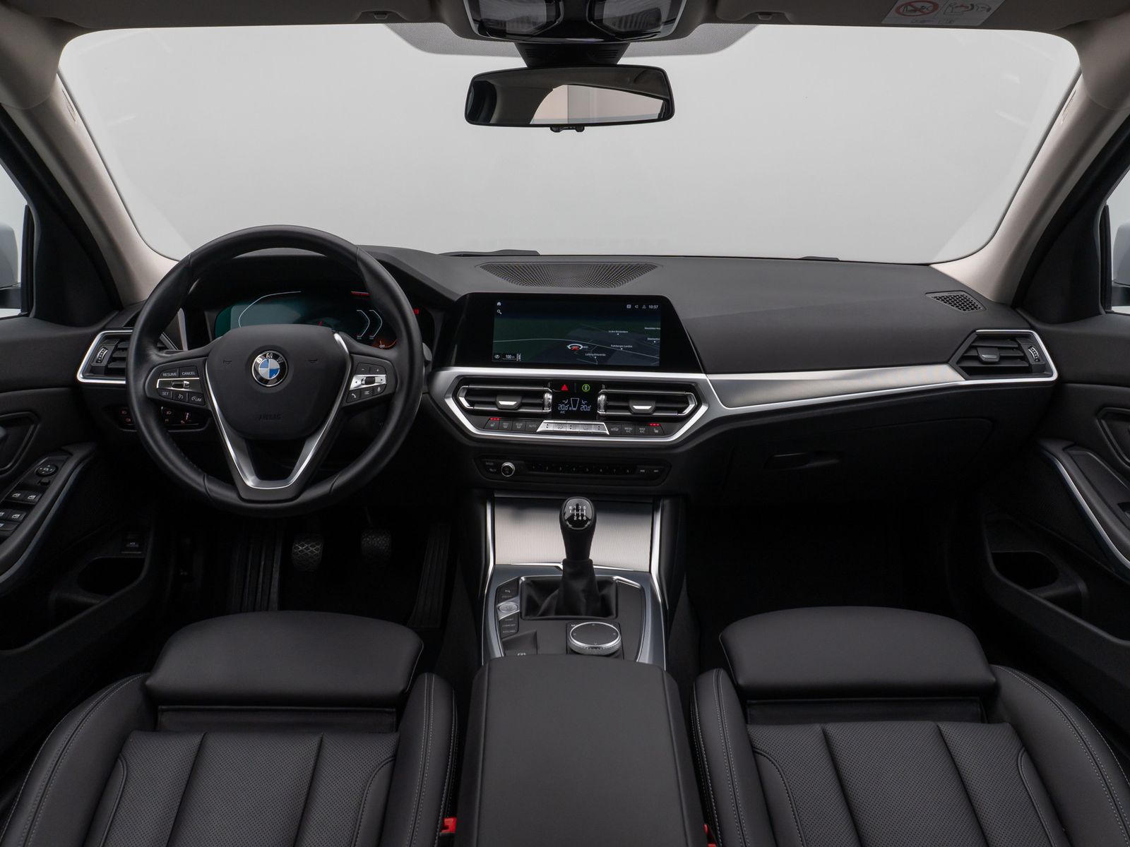 Fahrzeugabbildung BMW 318d DAB Leder PDC Geschwindigkeitsreg Sport LED