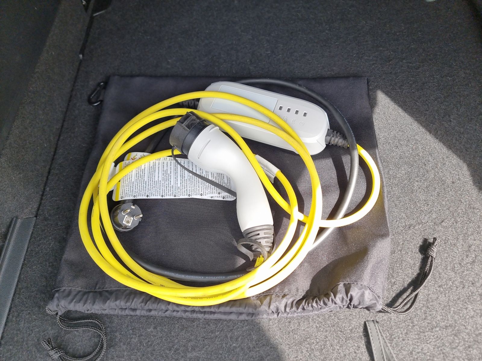 Fahrzeugabbildung Volkswagen Tiguan Elegance eHybrid DSG IQ.Light ACC 18" AHK