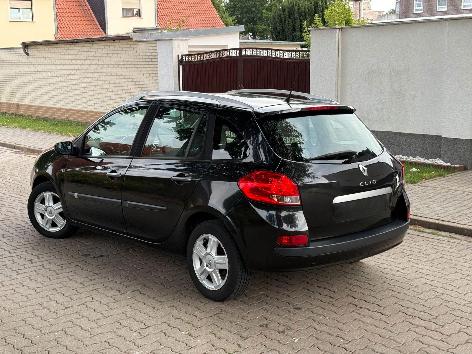 Renault Clio 2009 — interior