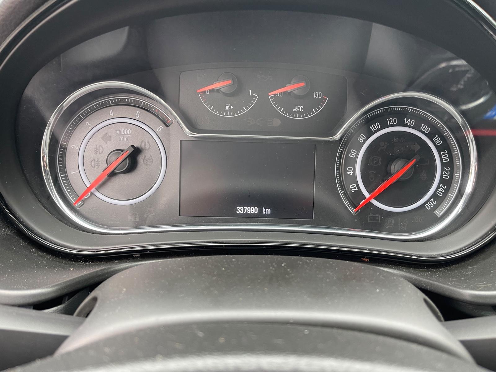 Opel Insignia 2014 — photo 16