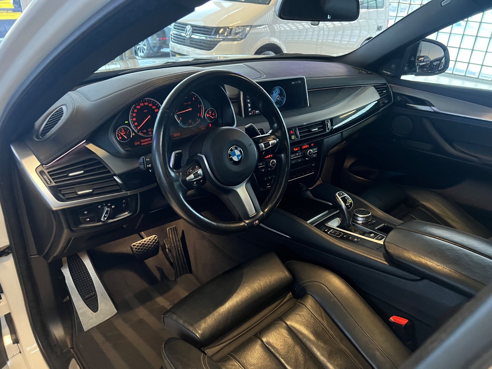 Fahrzeugabbildung BMW X6 xDrive 40 d M Sport Paket *Soft*Schiebedach*