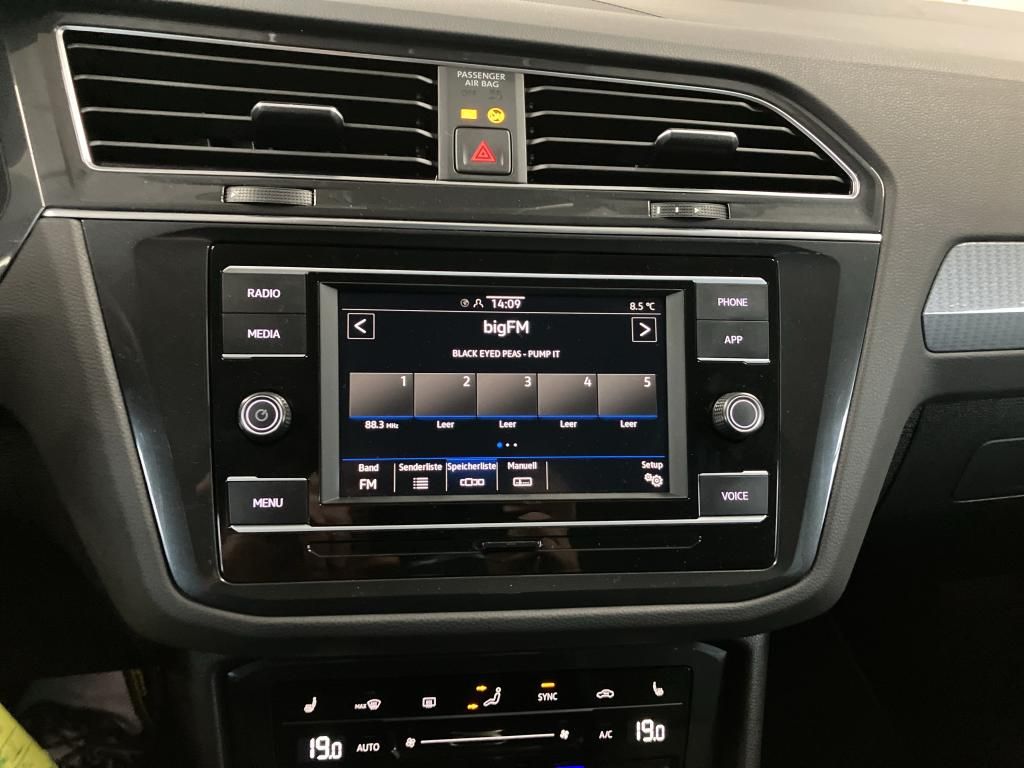 Fahrzeugabbildung Volkswagen Tiguan TSI Life LED CarPlay ACC PDC SH 18"