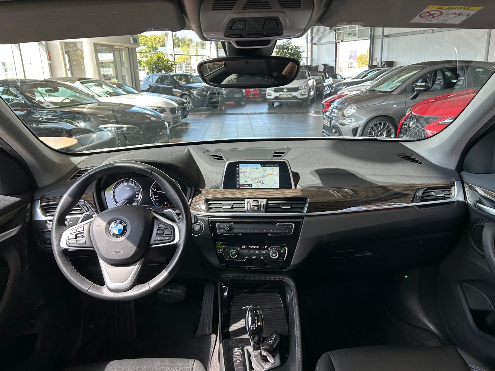 Fahrzeugabbildung BMW X1 sDrive 20 i xLine MEMO LED NAV RFK SHZ 18"