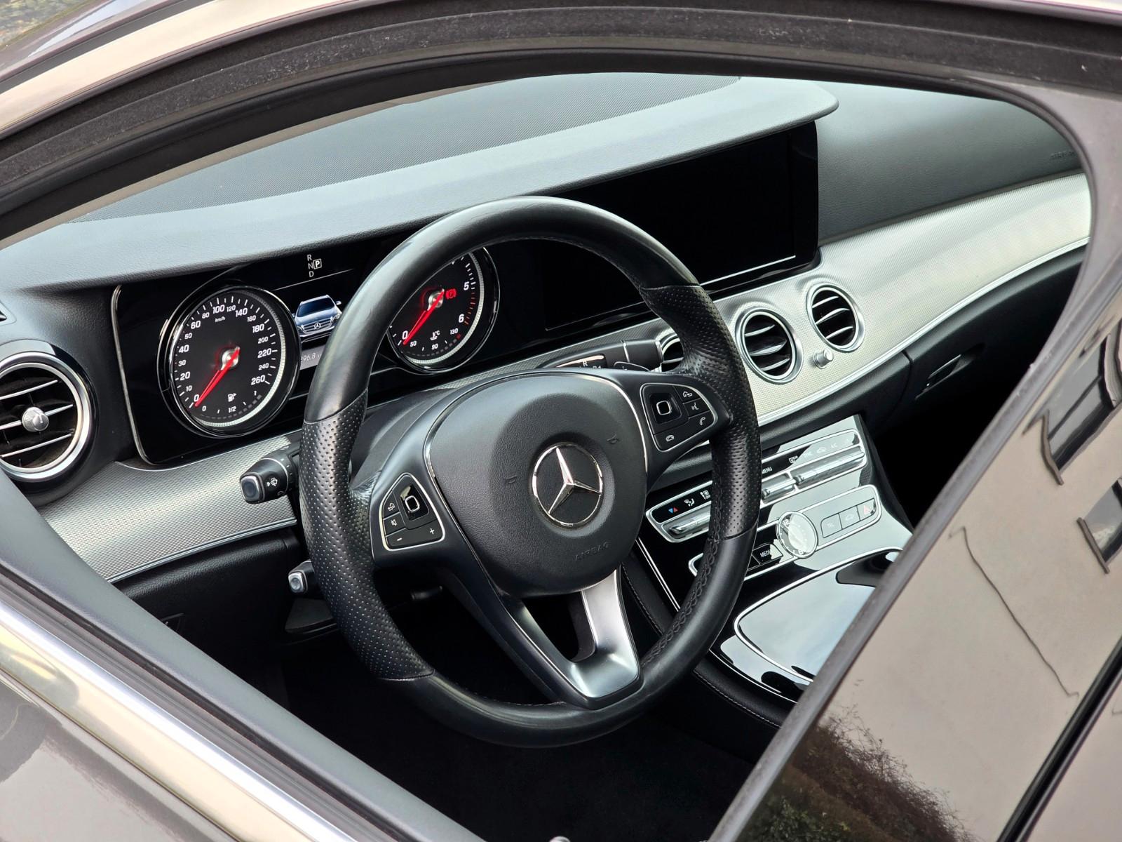 Mercedes-Benz E 220D T AUTOMATIK*LED*RFK*BSA*NAVI*GRA*PDC*SHZ