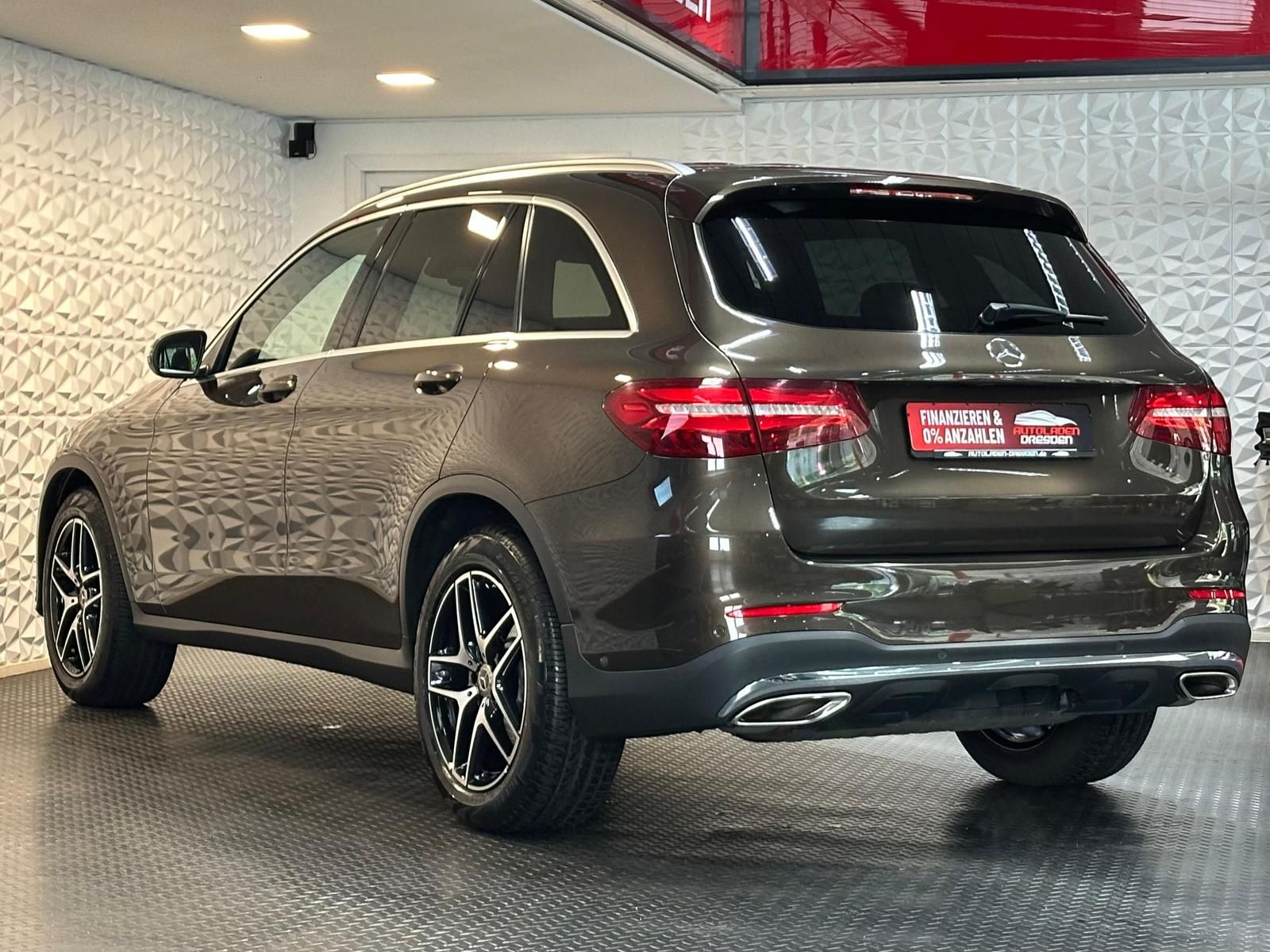 MERCEDES-BENZ GLC 300 AMG 4MATIC* LED#AHK#TEMPO#SPUR#NAVI#SHZ - Image 5