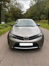 Toyota Auris 1,33-l-Dual-VVT-i - - gebrauchte Toyota Auris aus dem Jahr 2013
