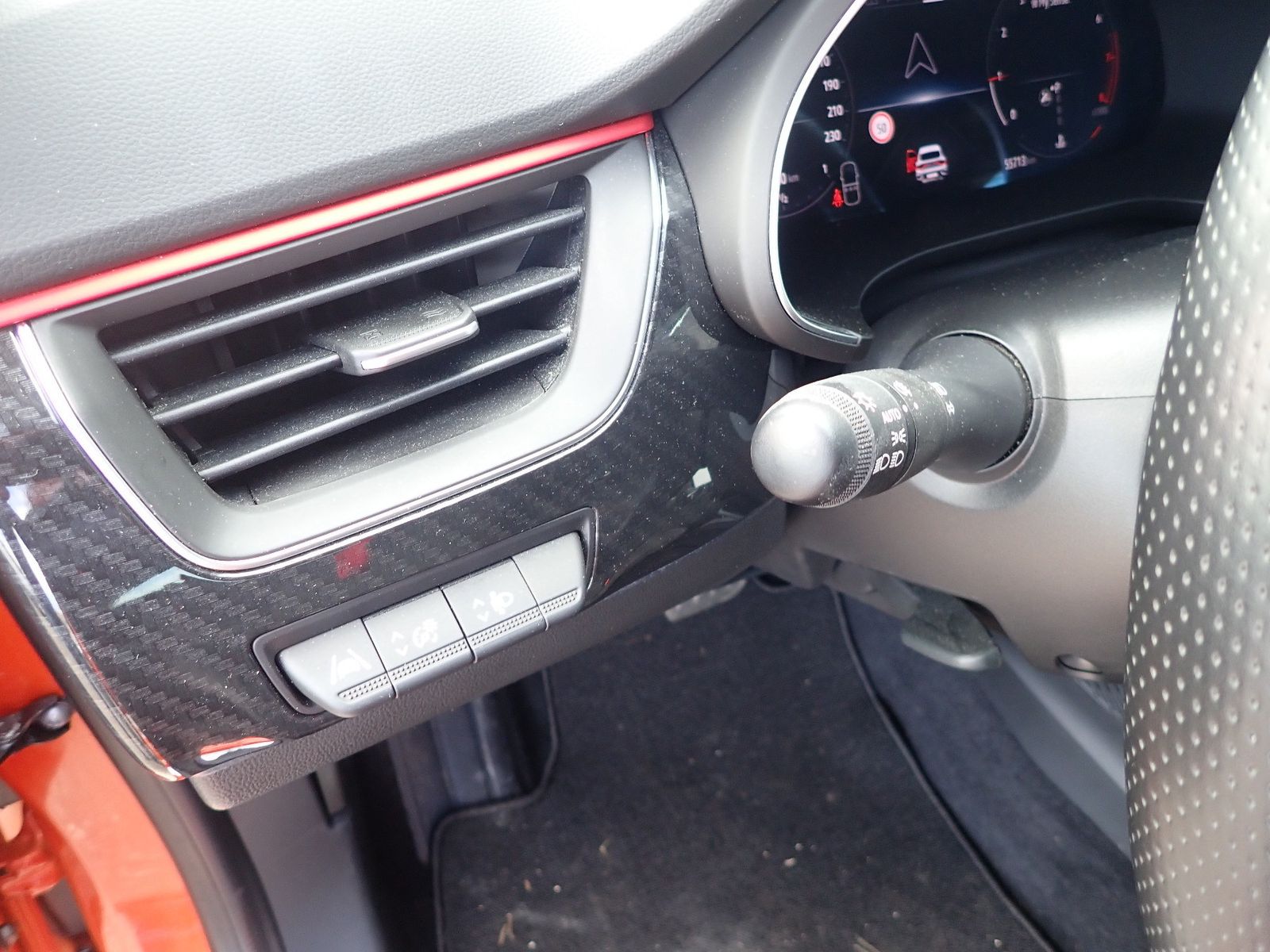 Fahrzeugabbildung Renault Arkana TCe 140 EDC R.S.LINE/AUTOMATIK/NAVI/BOSE/