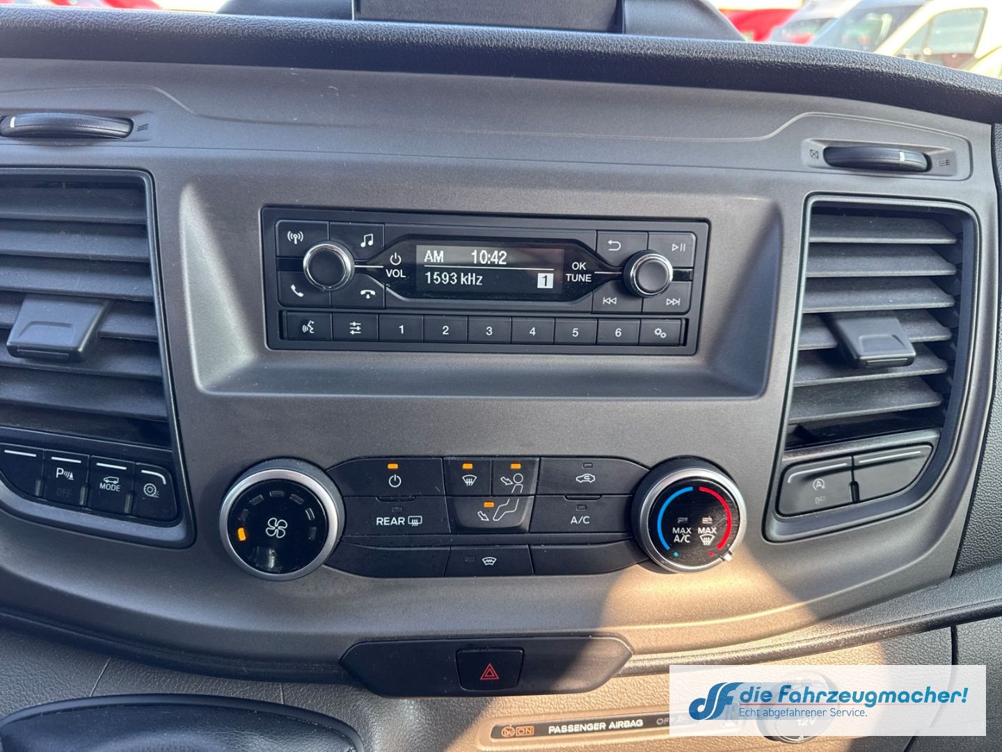 Fahrzeugabbildung Ford Transit Kombi 350 L3 Trend Lift Temp Tel.-Vorb.