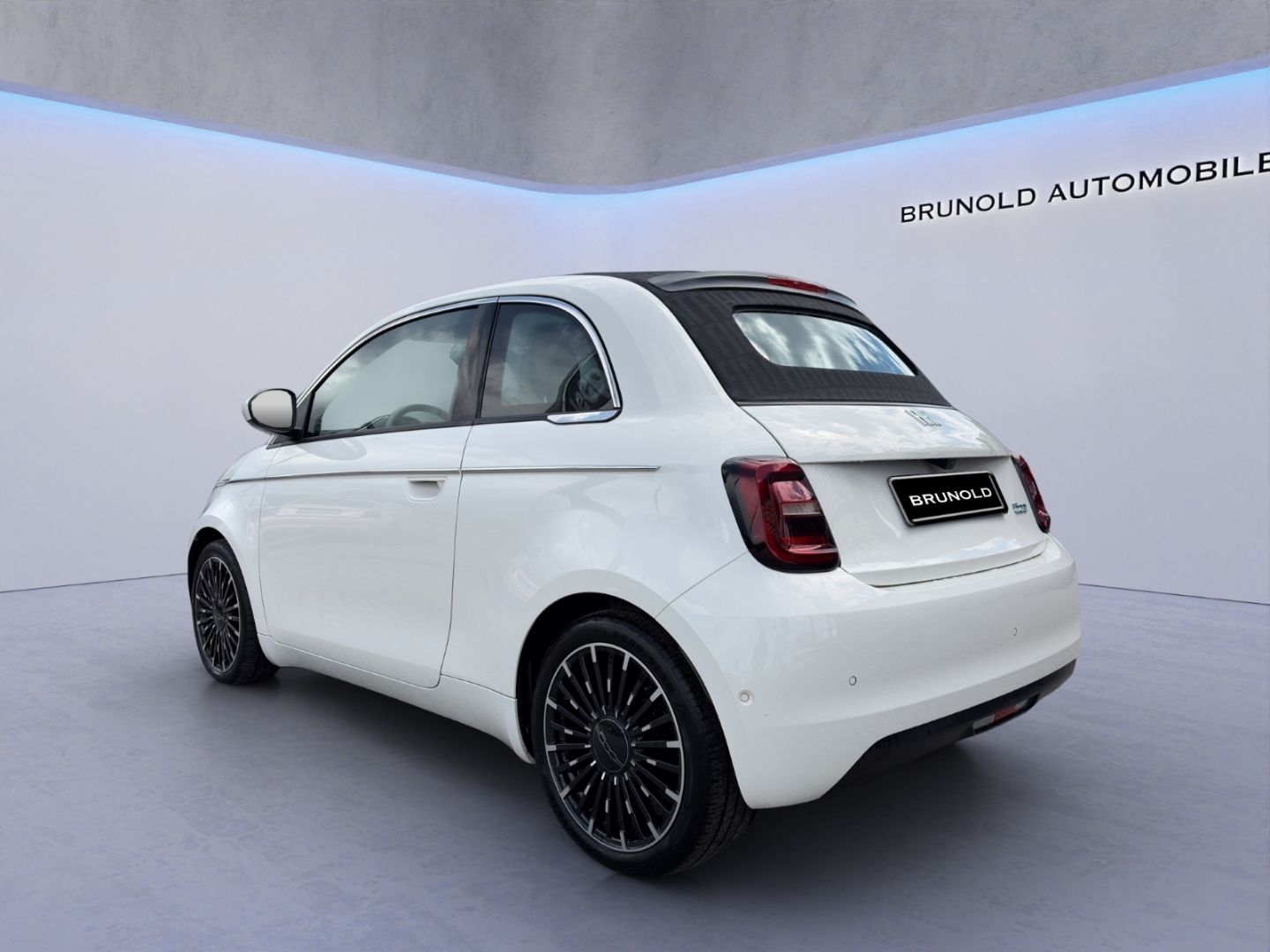 Fiat 500e Cabrio Elektro MY22 By Bocelli Navi Leder D imagem 3