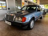 Mercedes-Benz 200D 5-Gang rostfrei ungeschweißt Top Zustand - Oldtimer mit Diesel-Antrieb