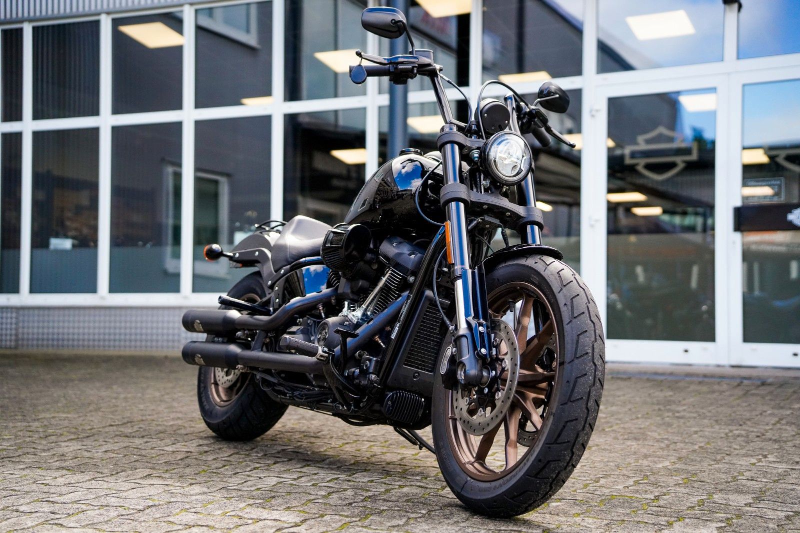Fahrzeugabbildung Harley-Davidson FXLRS LOW RIDER S 117 CUI - JEKILL&HYDE -