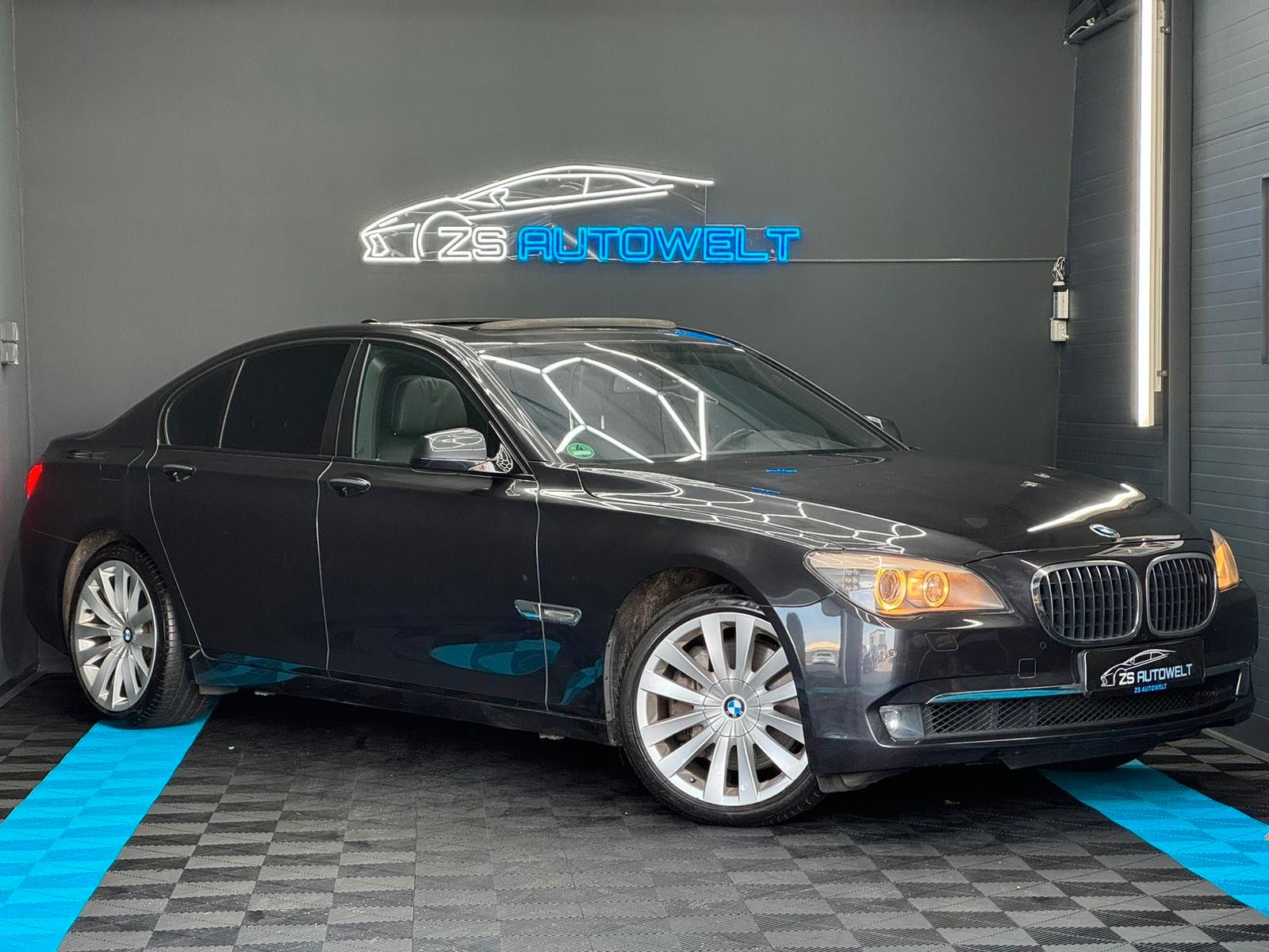 BMW BMW 750i *PANO*LNKHZ*HEAD UP*8Fach*VOLL