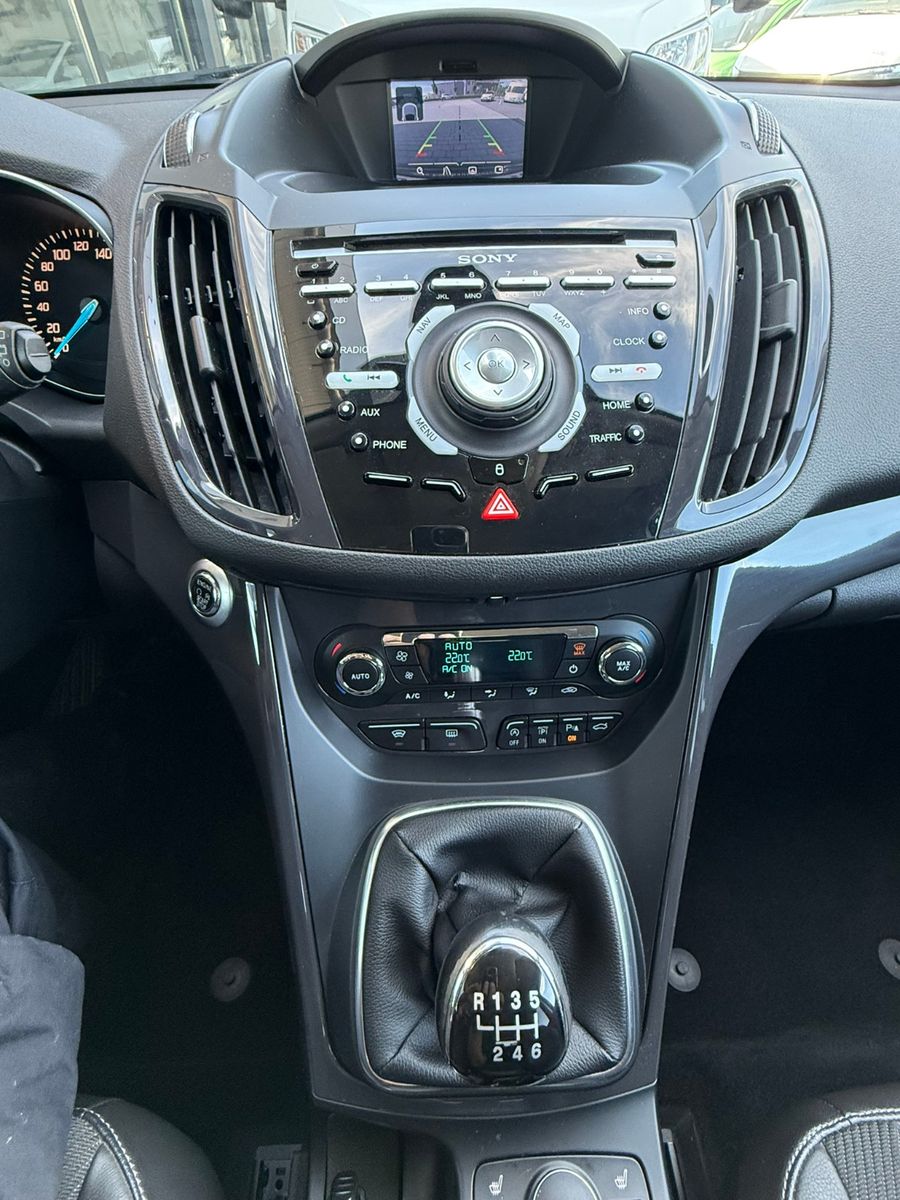 Fahrzeugabbildung Ford Kuga Individual KLIMAAUTO SITZHEIZUNG AHK