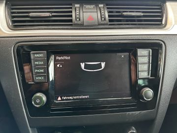 Skoda Rapid*KLIMAAUTO*SZHZ*CARPLAY*NAVI*TEMPO*TÜV0927