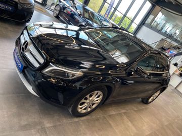Mercedes-Benz GLA 200 7G-DCT Style *NAVI*XENON*SHZ*TEMPOMAT*