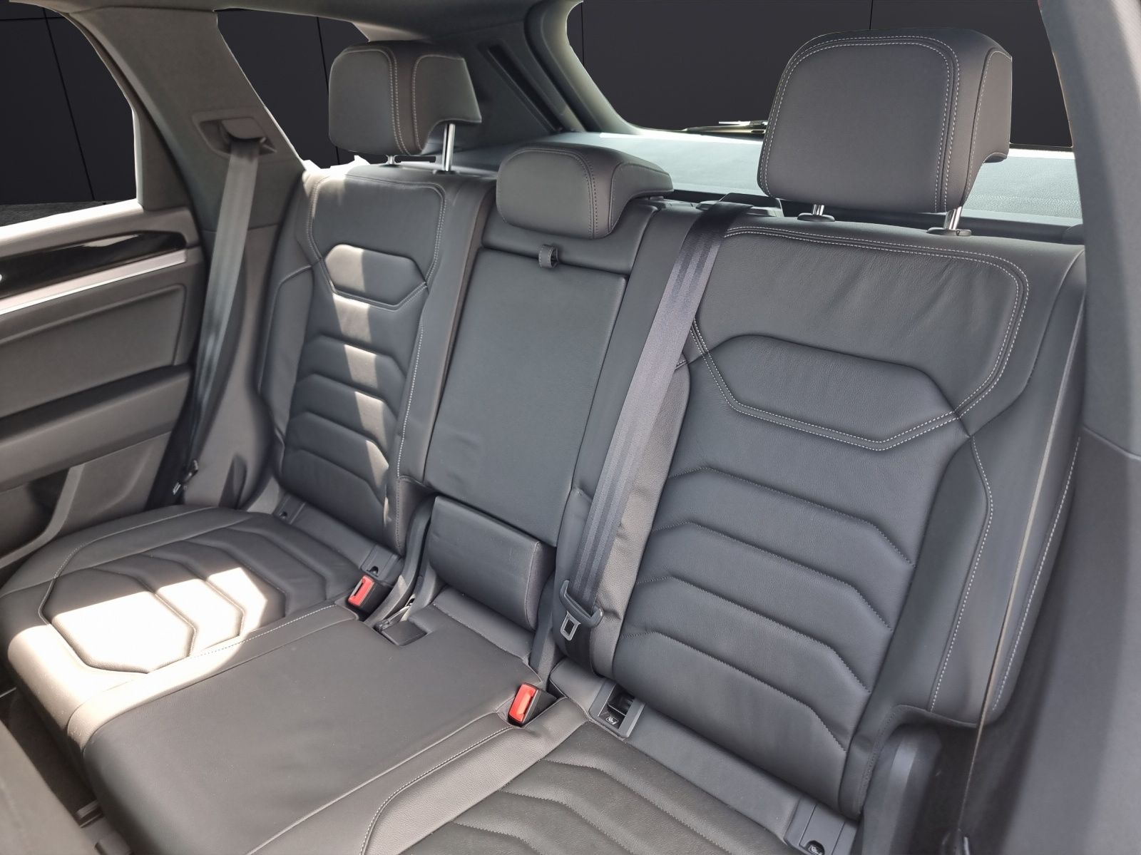 Fahrzeugabbildung Volkswagen Touareg TDI R-Line 4M Matrix STH Luft Pano RFK A