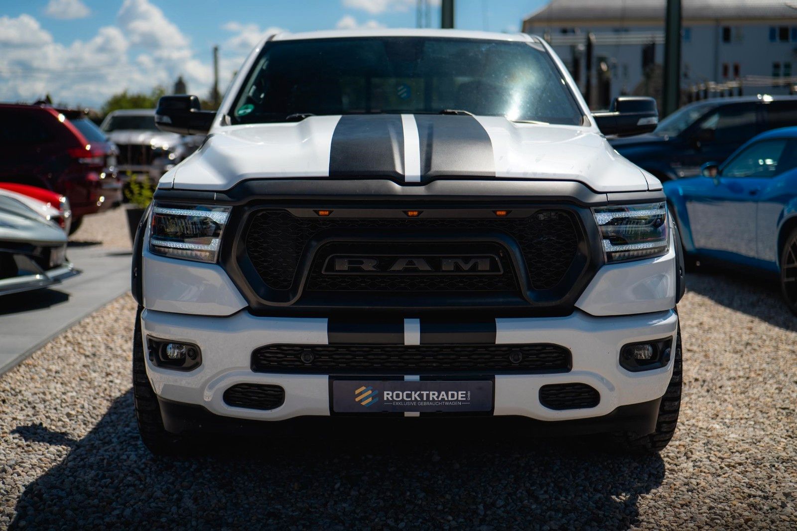 Fahrzeugabbildung Dodge RAM 5.7 V8 HEMI 4x4 OFFROAD Night-Paket LONGBED