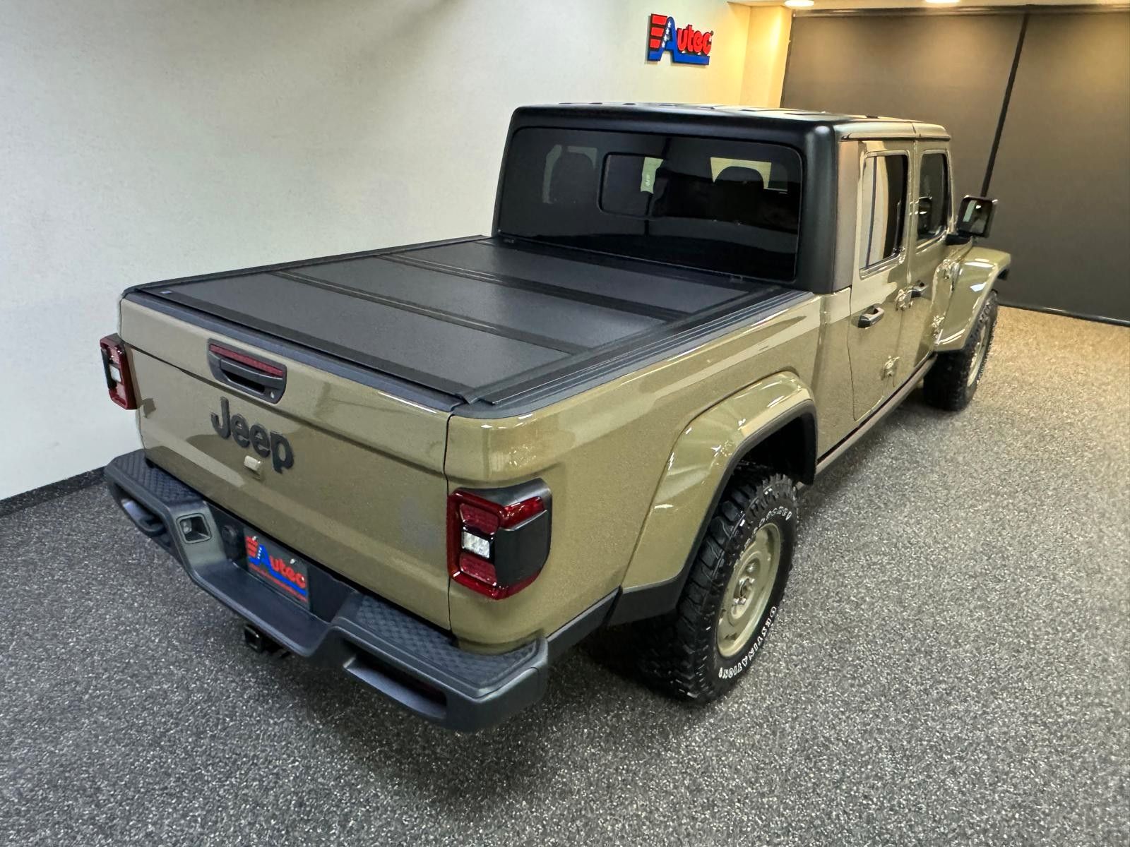 Fahrzeugabbildung Jeep GLADIATOR WILLYS '41 ED. 3.6L-V6 HARDTOP-SOFTTOP