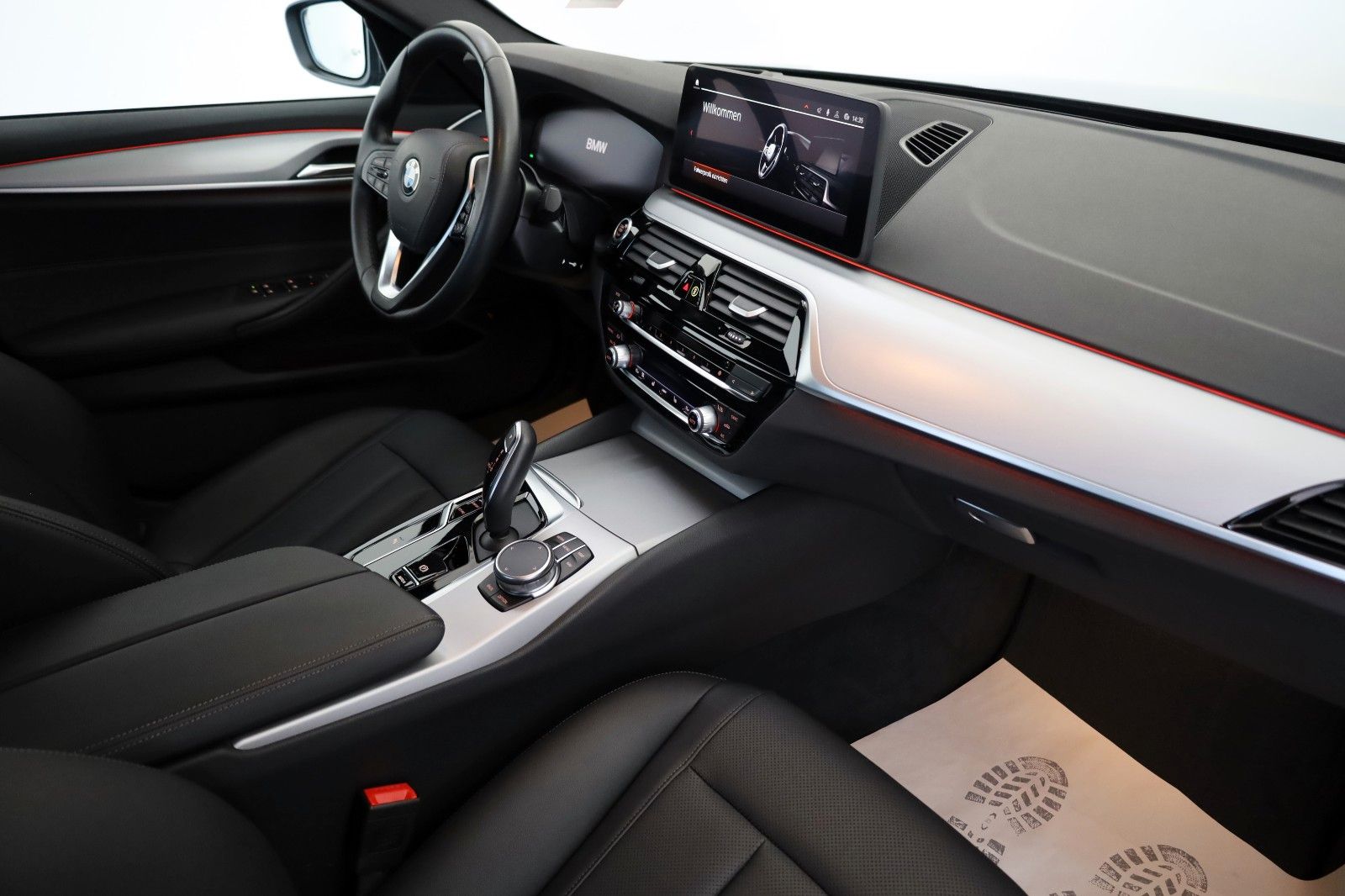Fahrzeugabbildung BMW 530 d xDrive Lim. Leder,Navi,LED,Kamera,HUD,+WR