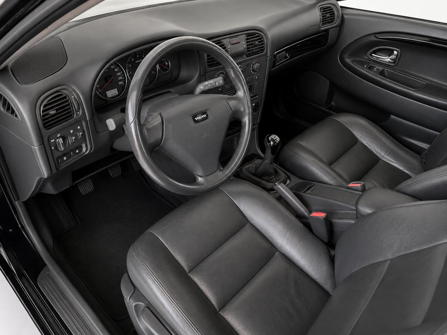 Volvo V40 2004 — photo 9