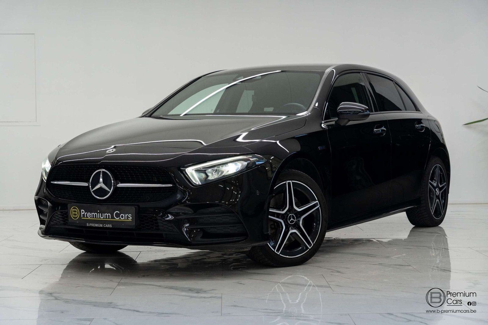 Mercedes-Benz A 250 e AMG line! Camera, Ambient, Cruise, garan