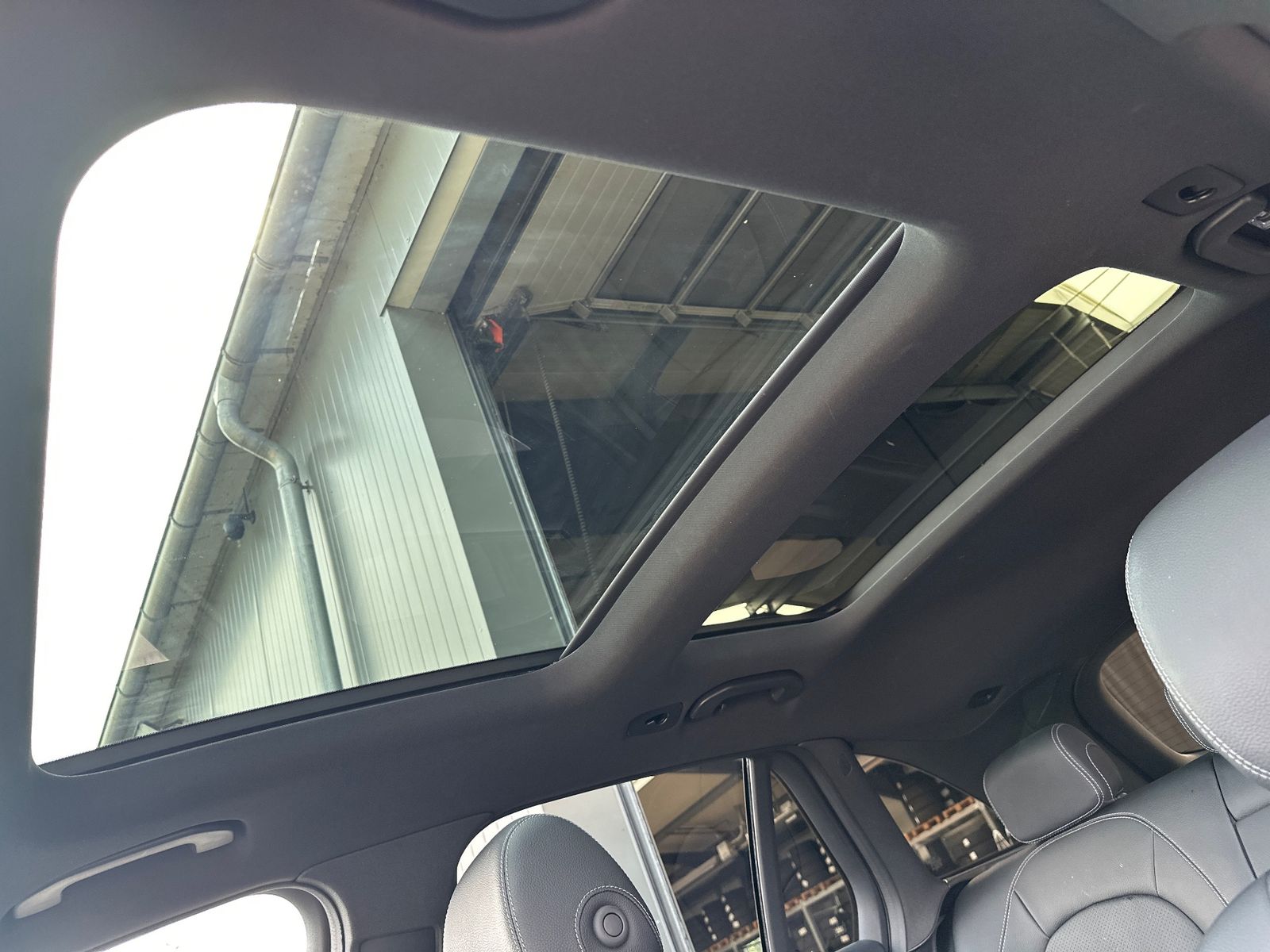 Fahrzeugabbildung Mercedes-Benz GLC 220d 4MATIC AMG Line NAV+LED+ACC+KAMERA+PANO