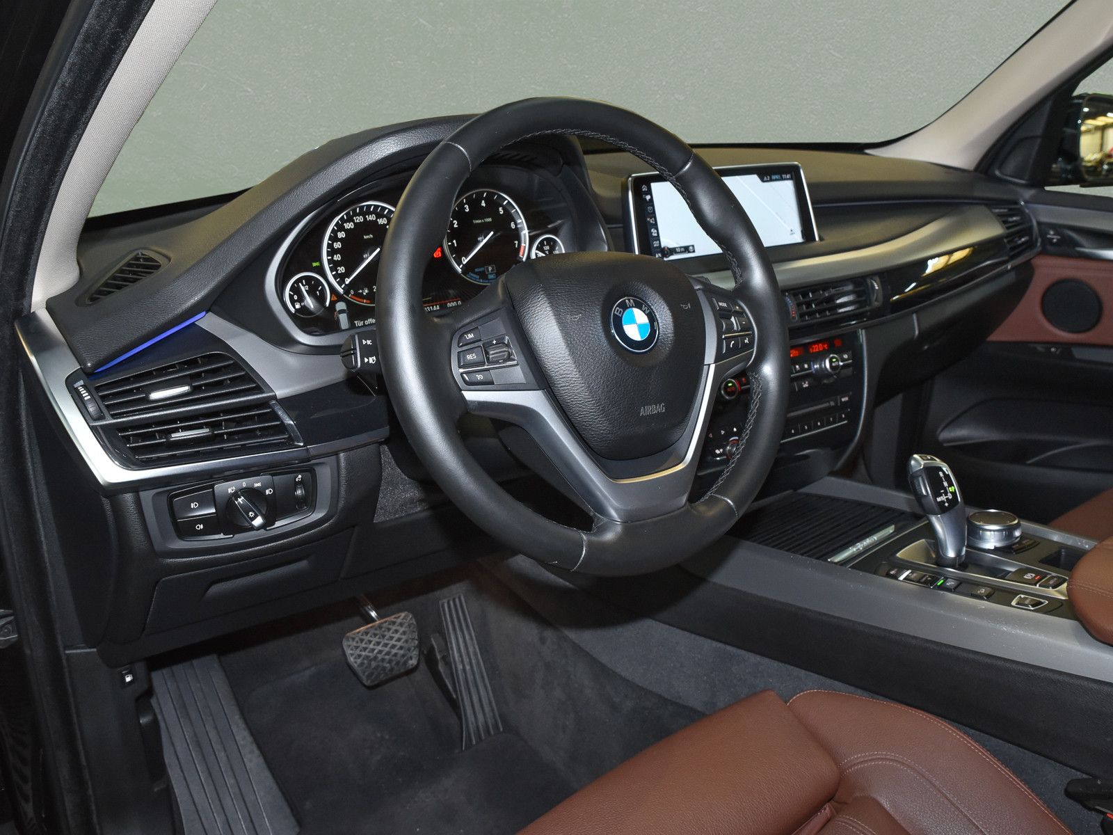 Fahrzeugabbildung BMW X5 40e - NEUER MOTOR mit nur 3.386 Km | Garantie
