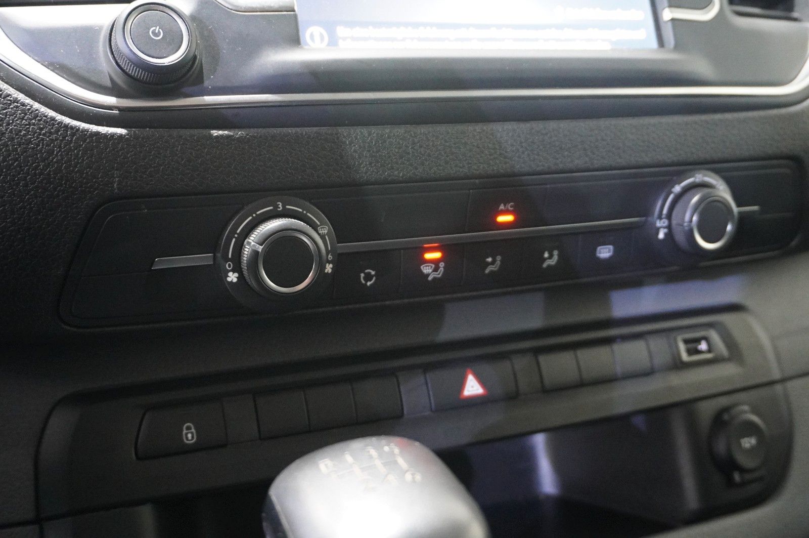 Fahrzeugabbildung Opel Vivaro C Kombi 2.0D "L" 9-SITZER NAVI/TEMP./DAB+