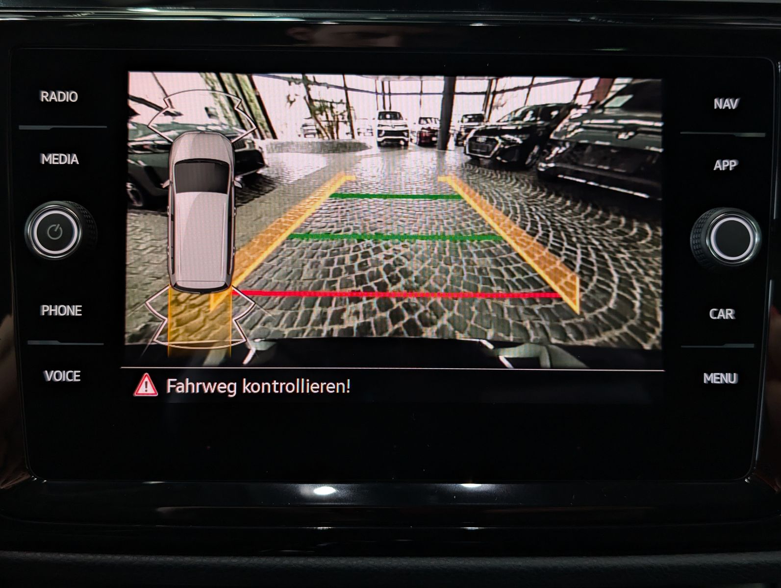 Fahrzeugabbildung Volkswagen Touran R-LINE HIGHLINE BLACK PANO AHK 7S KINDERS