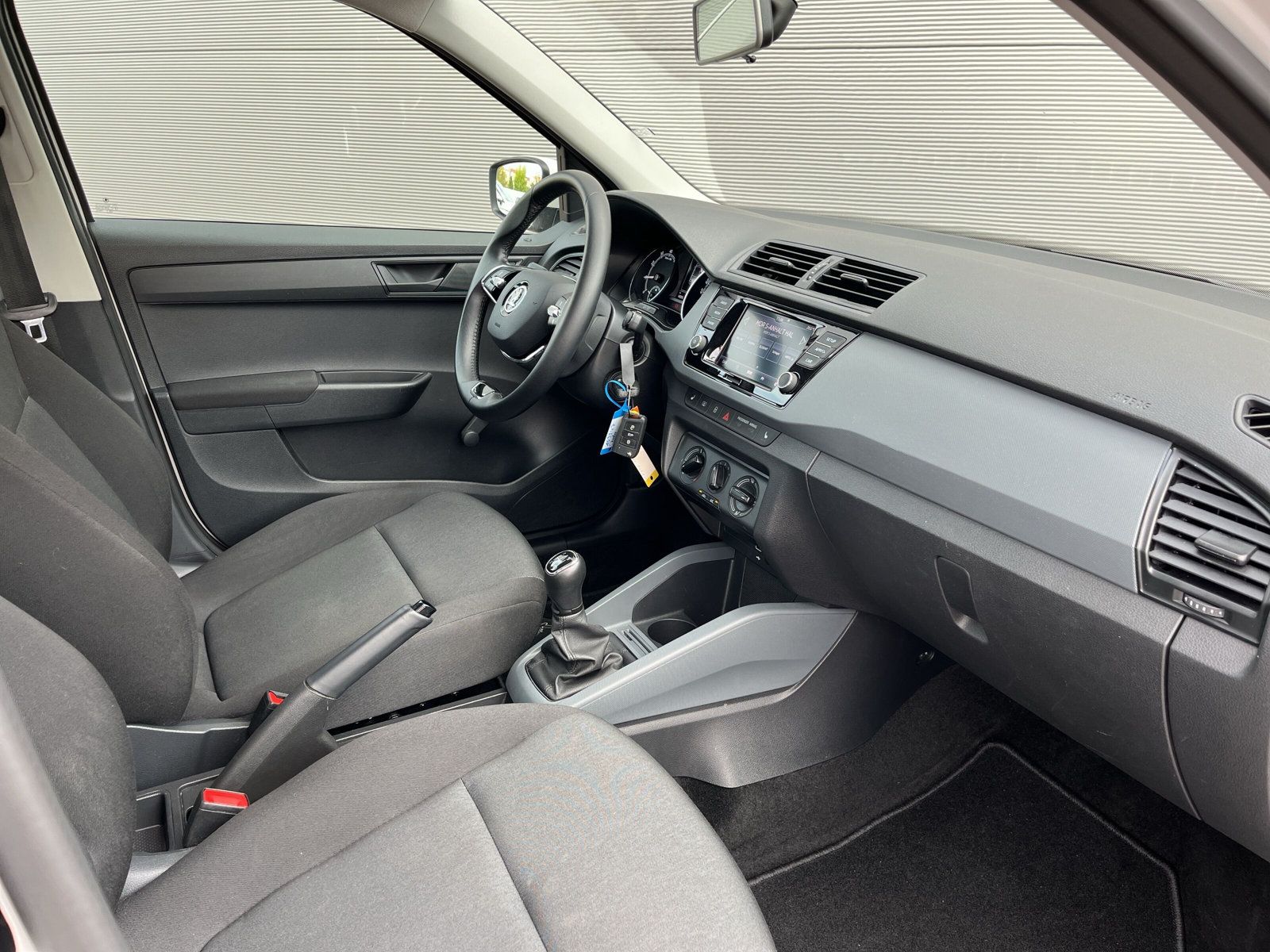 Fahrzeugabbildung SKODA Fabia 1.0 MPI Klima DAB Sitzheizung